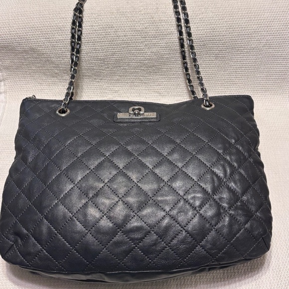 DKNY Navy Quilted Leather Bag Full Zip Inner Pocket Shoulder Strap - Picture 1 of 9